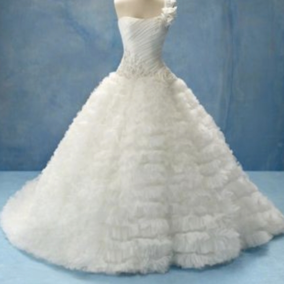 Alfred Angelo Fairy Tale White Gown - Picture 1 of 7